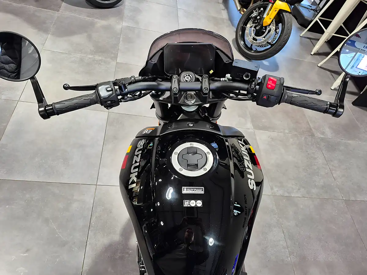 Used 2025 Suzuki GSX-8TT Glass Sparkle Black - Interior and Exterior details 6