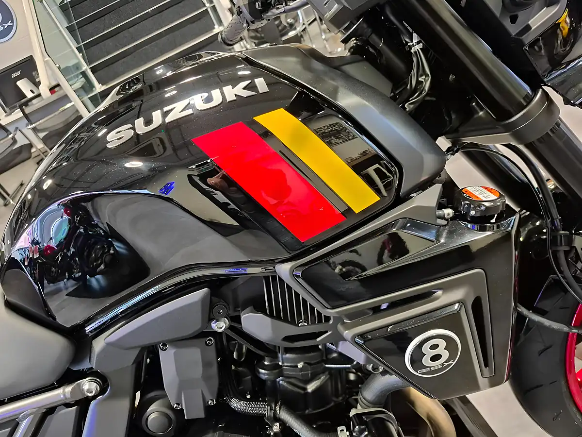 Used 2025 Suzuki GSX-8TT Glass Sparkle Black - Interior and Exterior details 8