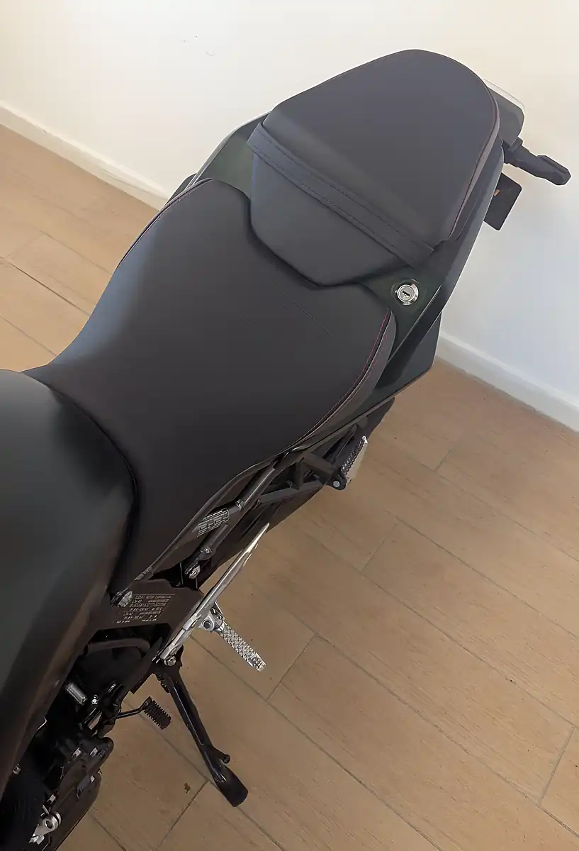 Used 2025 Suzuki GSX-8TT Green - Interior and Exterior details 15