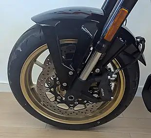 Used 2025 Suzuki GSX-8TT Green - Interior and Exterior details 16