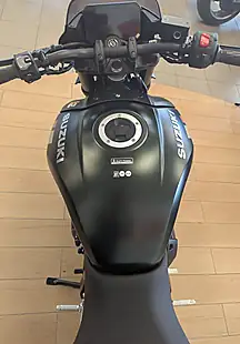 Used 2025 Suzuki GSX-8TT Green - Interior and Exterior details 19