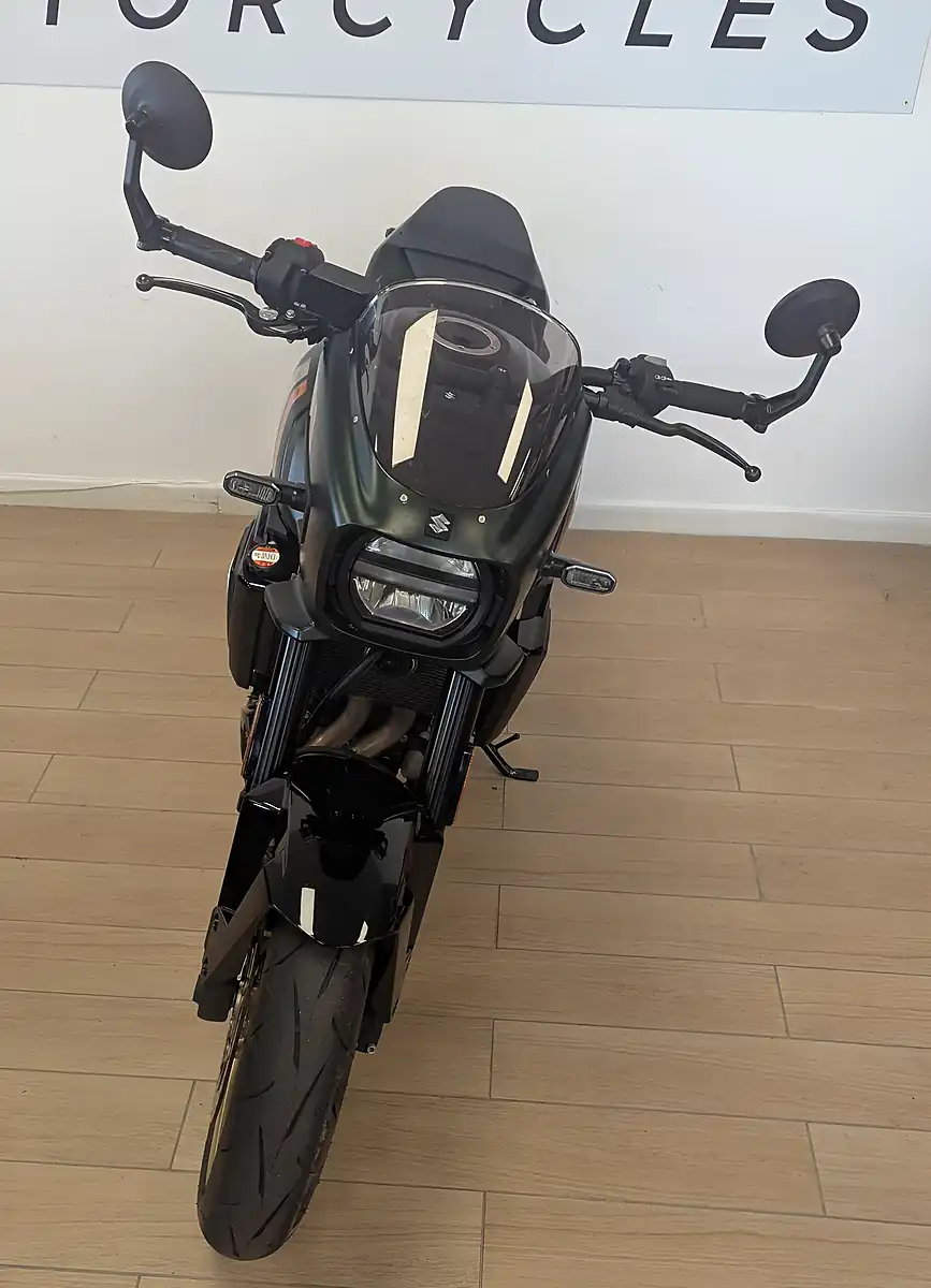 Used 2025 Suzuki GSX-8TT Green - Interior and Exterior details 8
