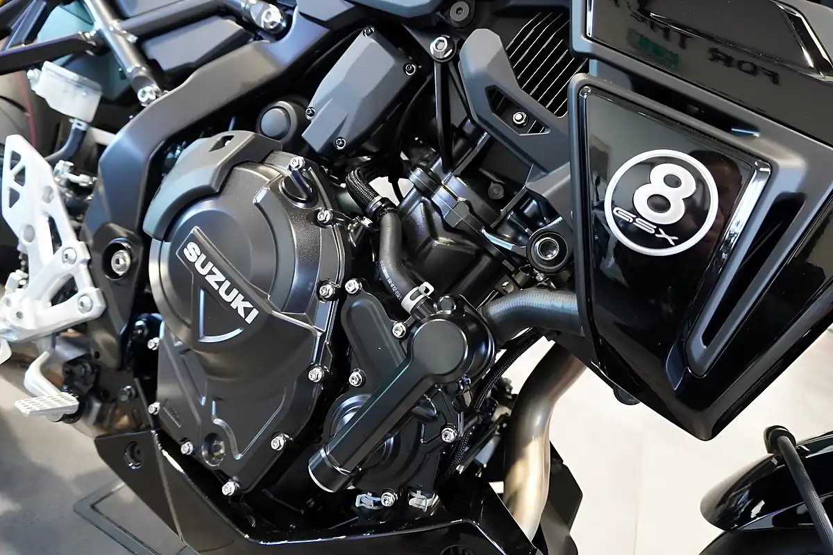 Used 2025 Suzuki GSX-8TT Matt Shadow Green - Interior and Exterior details 9