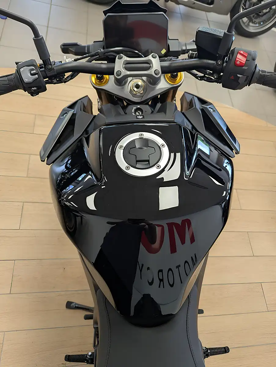 Used 2025 Suzuki GSX-S1000 1000 Black - Interior and Exterior details 20