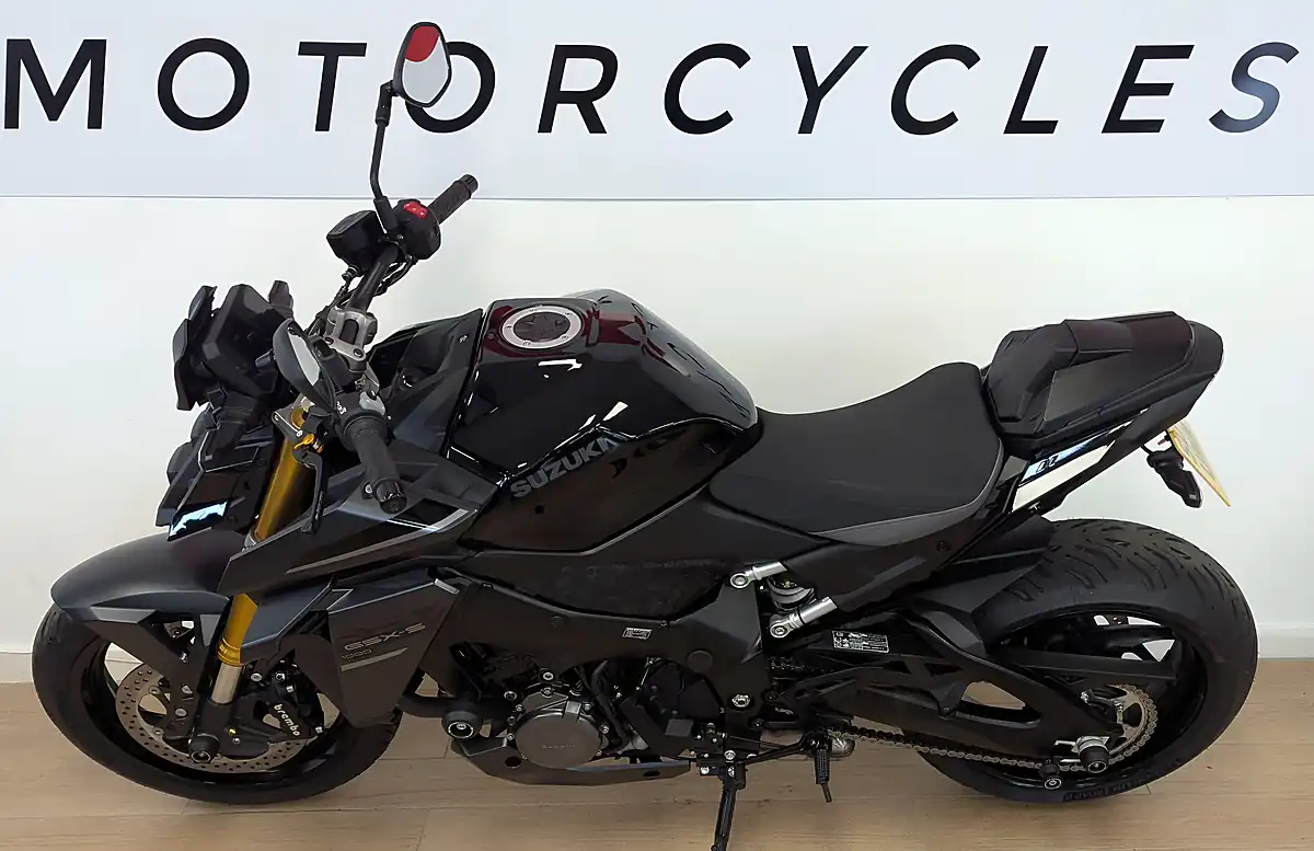 Used 2025 Suzuki GSX-S1000 1000 Black - Interior and Exterior details 8