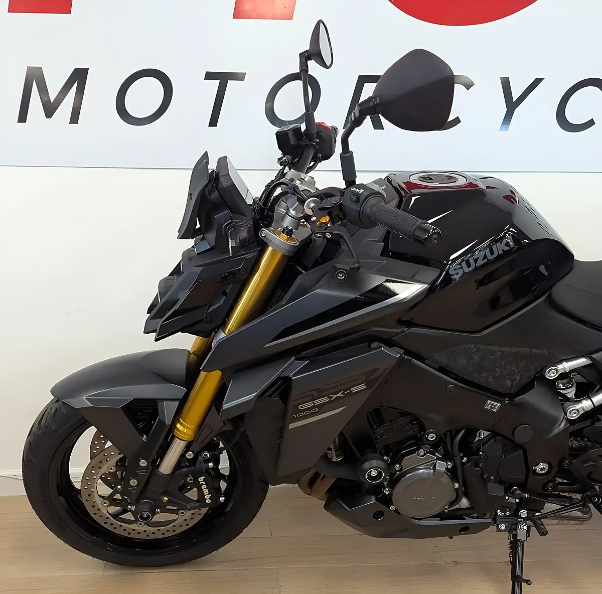 Used 2025 Suzuki GSX-S1000 1000 Black - Interior and Exterior details 9