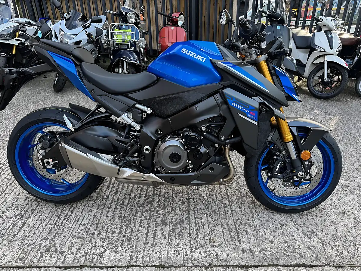 Used 2025 Suzuki GSX-S1000 1000 Metallic Triton Blue (ysf) - Interior and Exterior details 2