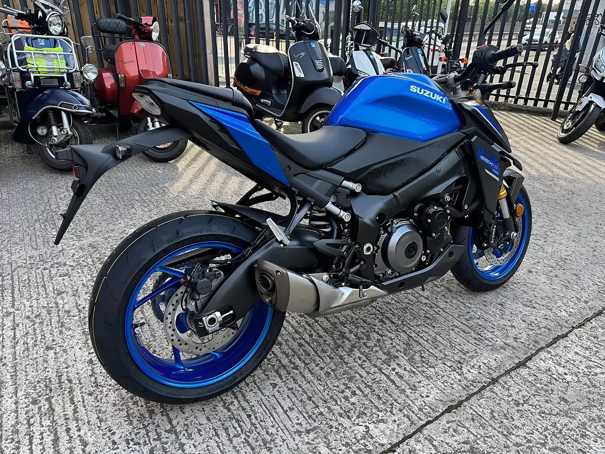 Used 2025 Suzuki GSX-S1000 1000 Metallic Triton Blue (ysf) - Interior and Exterior details 3