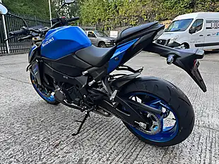 Used 2025 Suzuki GSX-S1000 1000 Metallic Triton Blue (ysf) - Interior and Exterior details 4