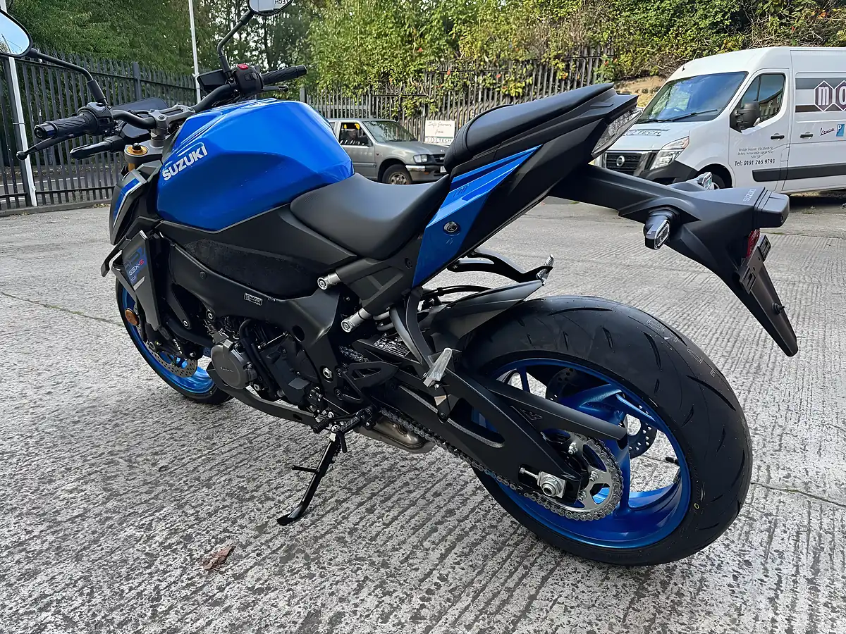 Used 2025 Suzuki GSX-S1000 1000 Metallic Triton Blue (ysf) - Interior and Exterior details 4