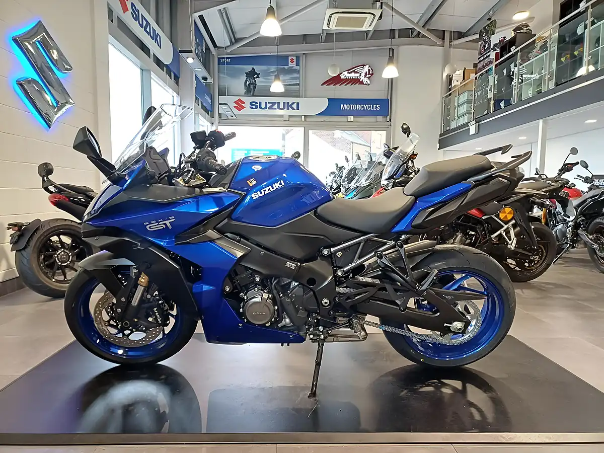 Used 2025 Suzuki GSX-S1000 GT Pearl Vigor Blue - Interior and Exterior details 2