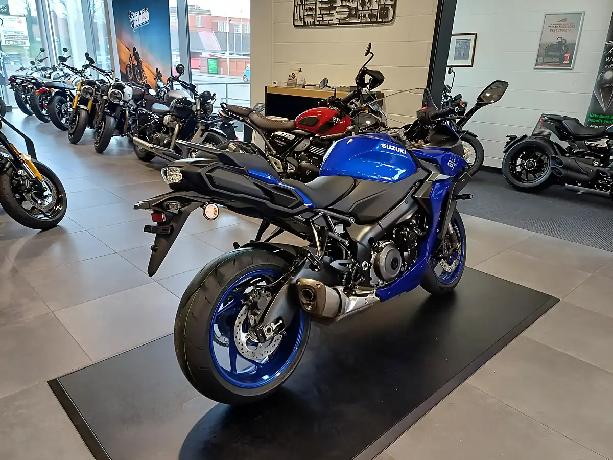 Used 2025 Suzuki GSX-S1000 GT Pearl Vigor Blue - Interior and Exterior details 5