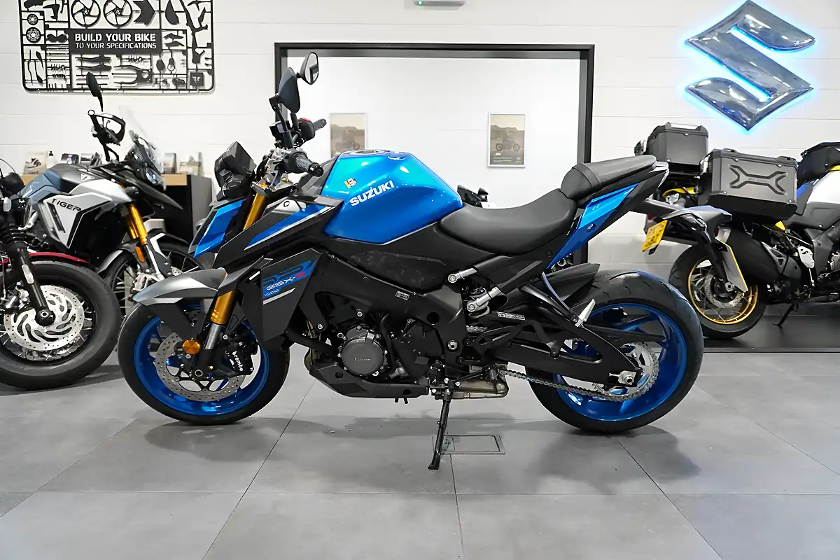 Used 2025 Suzuki GSX-S1000 Metallic Triton Blue - Interior and Exterior details 2