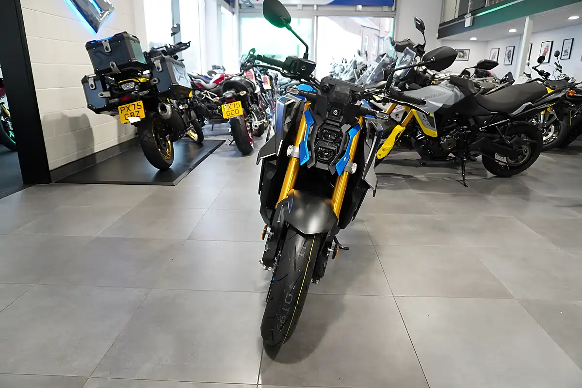 Used 2025 Suzuki GSX-S1000 Metallic Triton Blue - Interior and Exterior details 3