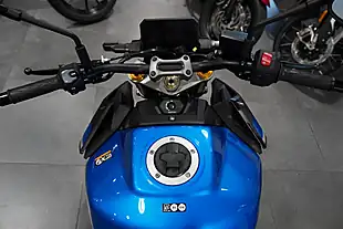 Used 2025 Suzuki GSX-S1000 Metallic Triton Blue - Interior and Exterior details 7
