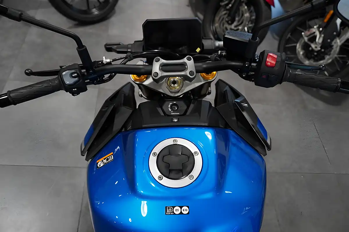 Used 2025 Suzuki GSX-S1000 Metallic Triton Blue - Interior and Exterior details 7
