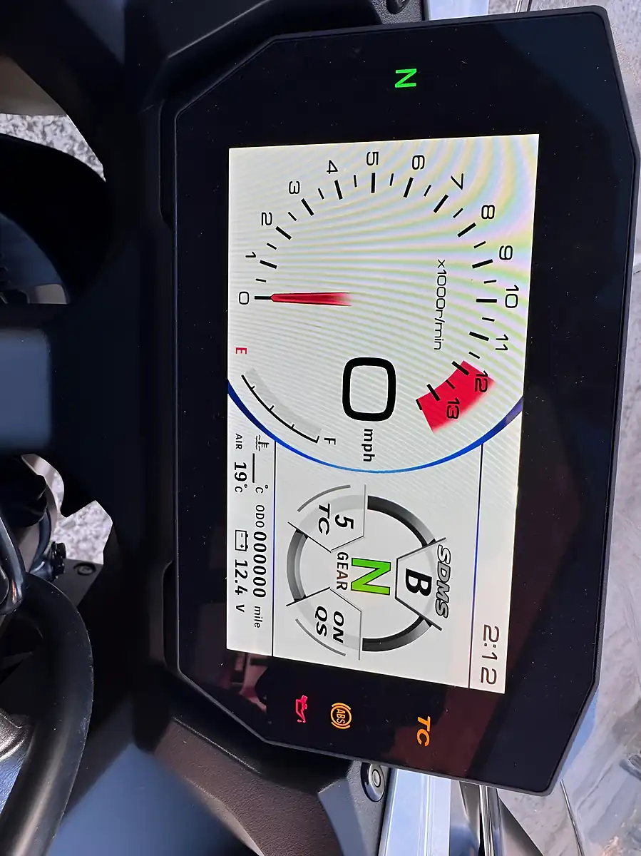 Used 2025 Suzuki GSX-S1000GT Gt+ White - Interior and Exterior details 10