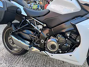 Used 2025 Suzuki GSX-S1000GT Gt+ White - Interior and Exterior details 8