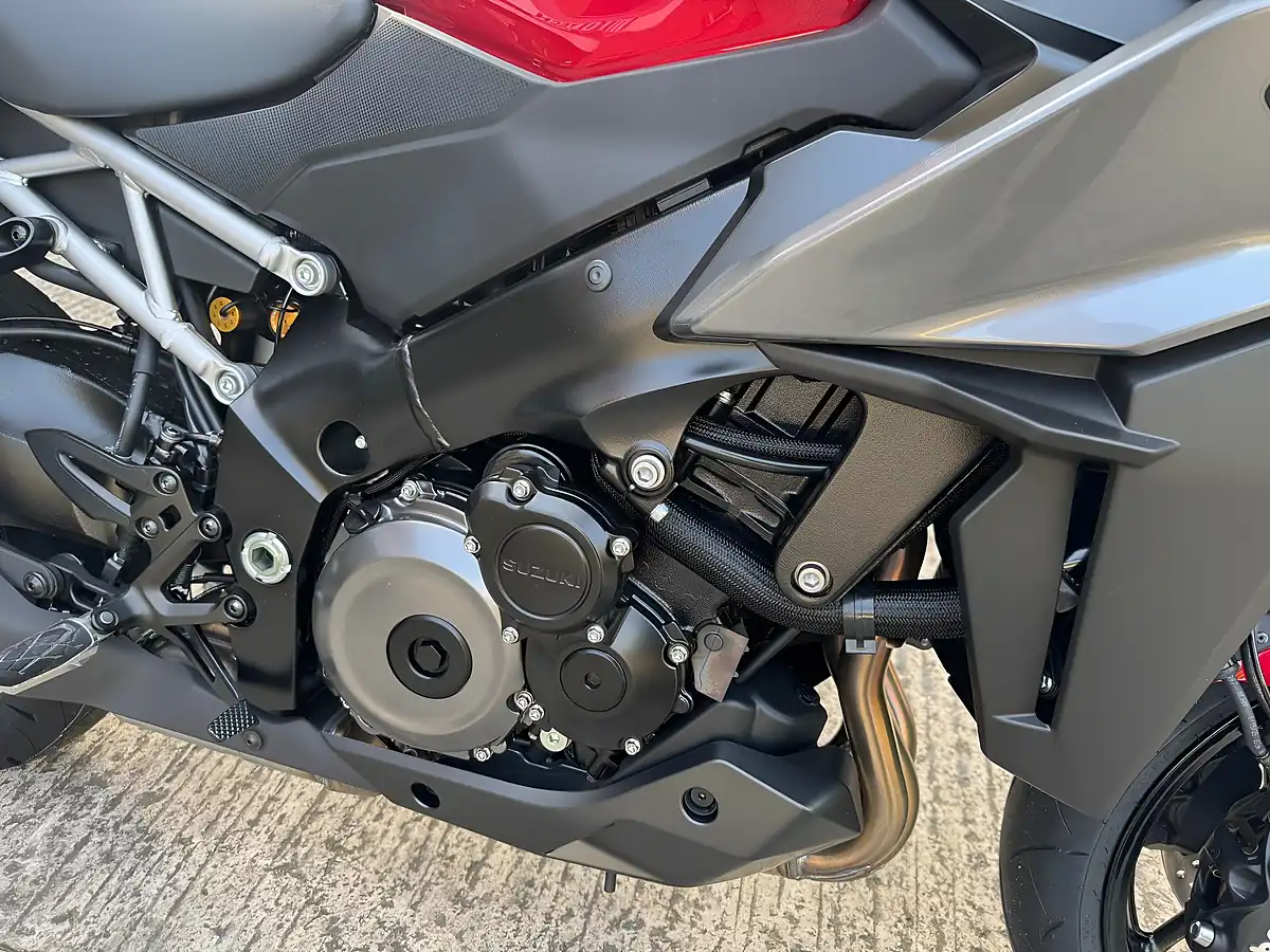 Used 2025 Suzuki GSX-S1000GX+ Constant Mesh Red - Interior and Exterior details 8