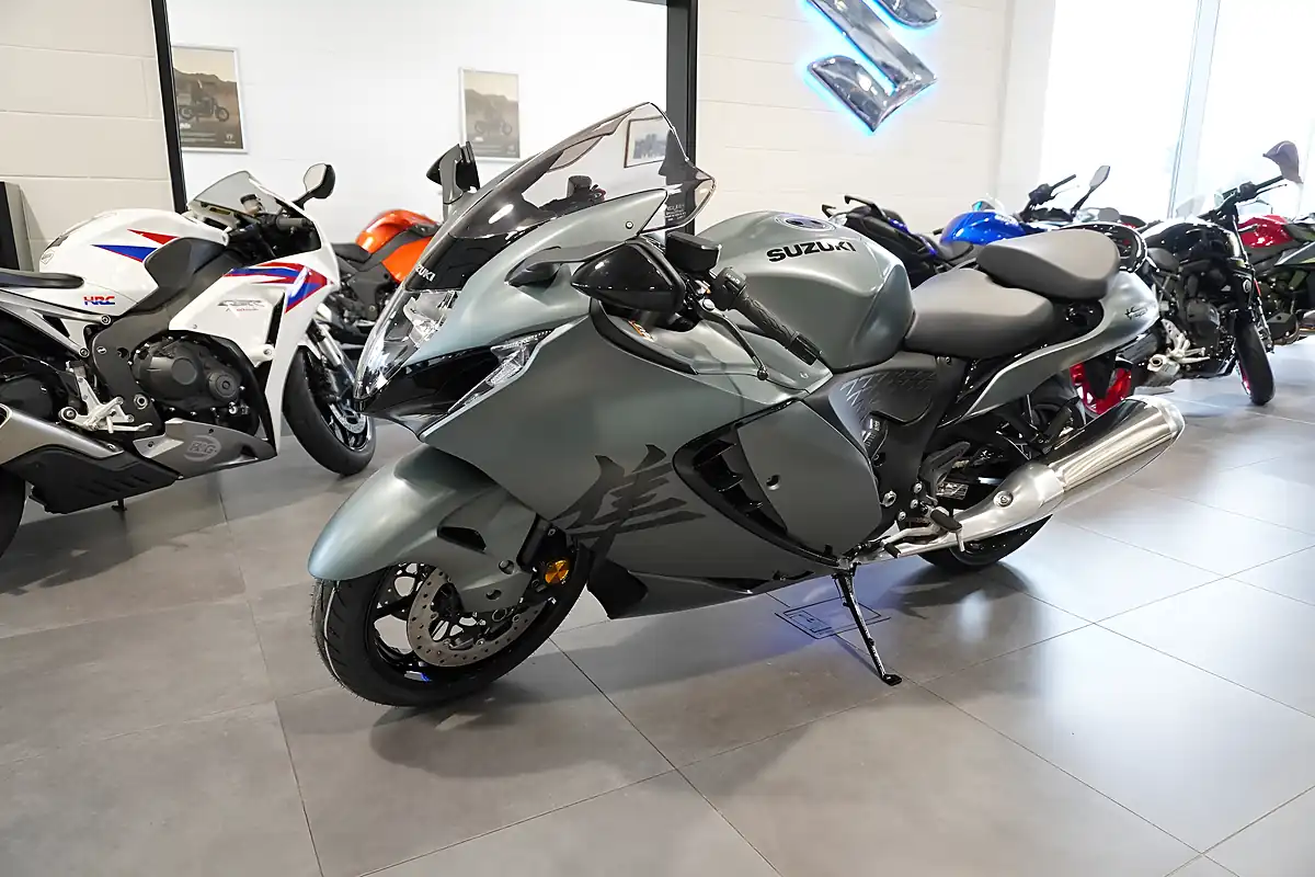 Used 2025 Suzuki GSX1300R Hayabusa Metallic Steel Green - Interior and Exterior details 6