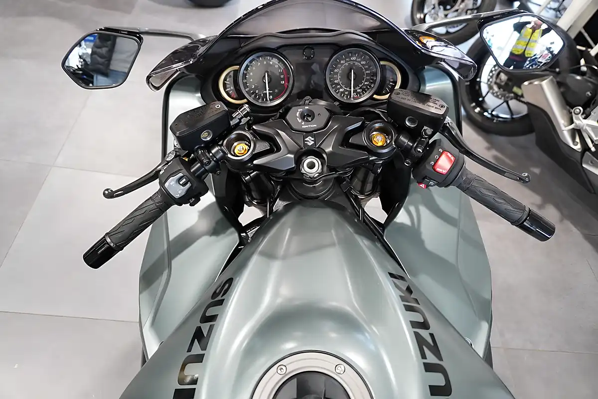 Used 2025 Suzuki GSX1300R Hayabusa Metallic Steel Green - Interior and Exterior details 7