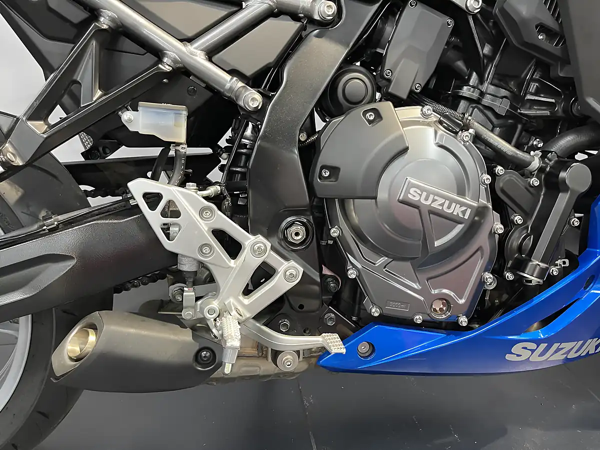 Used 2025 Suzuki GSX8-R Metallic Triton Blue - Interior and Exterior details 8