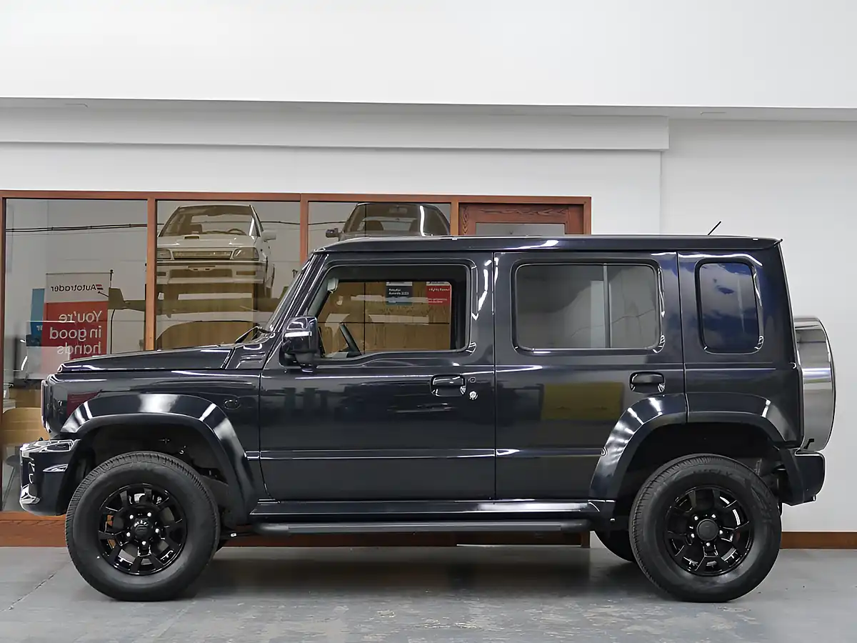 Used 2025 Suzuki Jimny Nomade Black - Interior and Exterior details 4