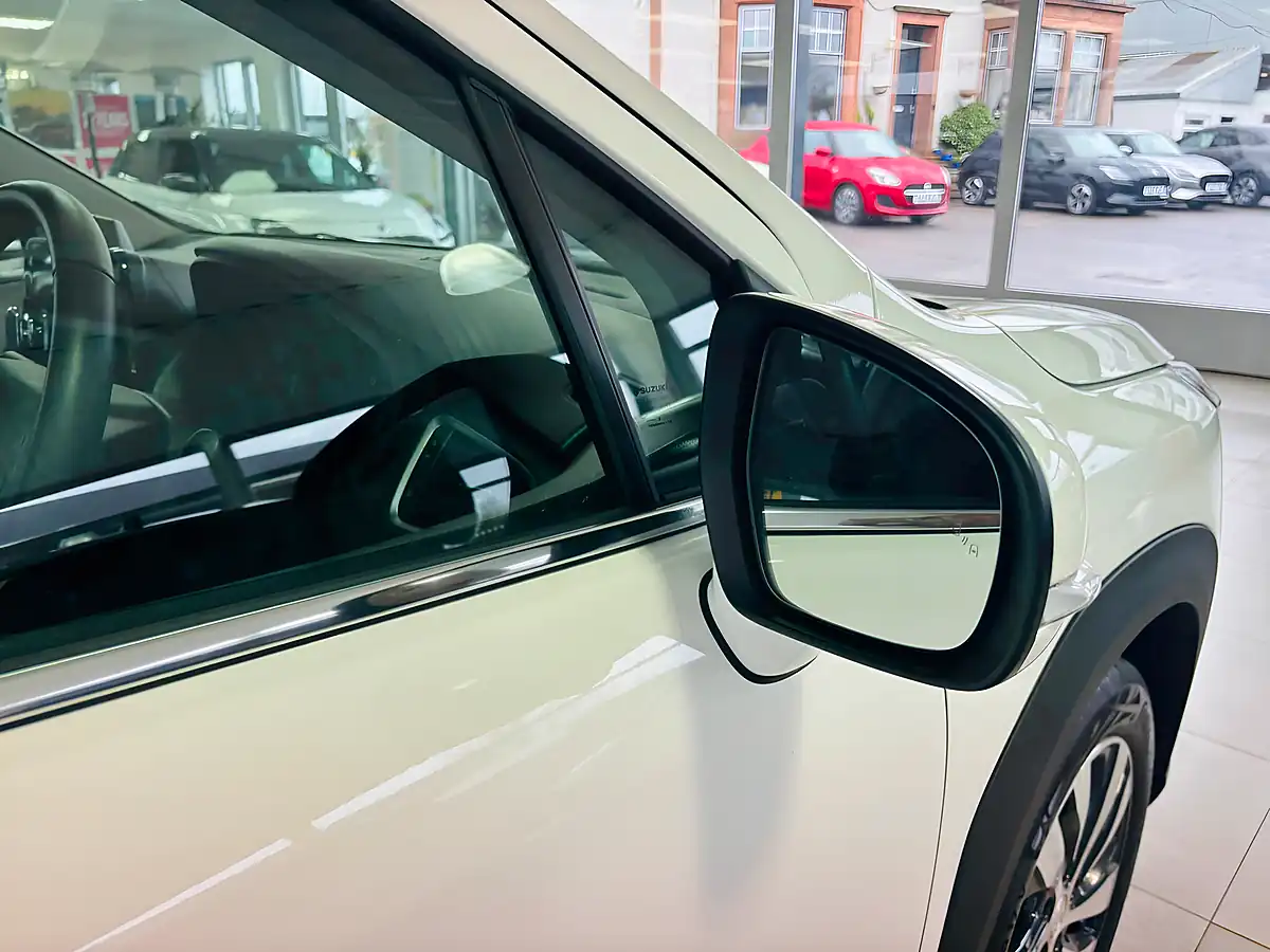 Used 2025 Suzuki S-Cross Ultra Allgrip White - Interior and Exterior details 10