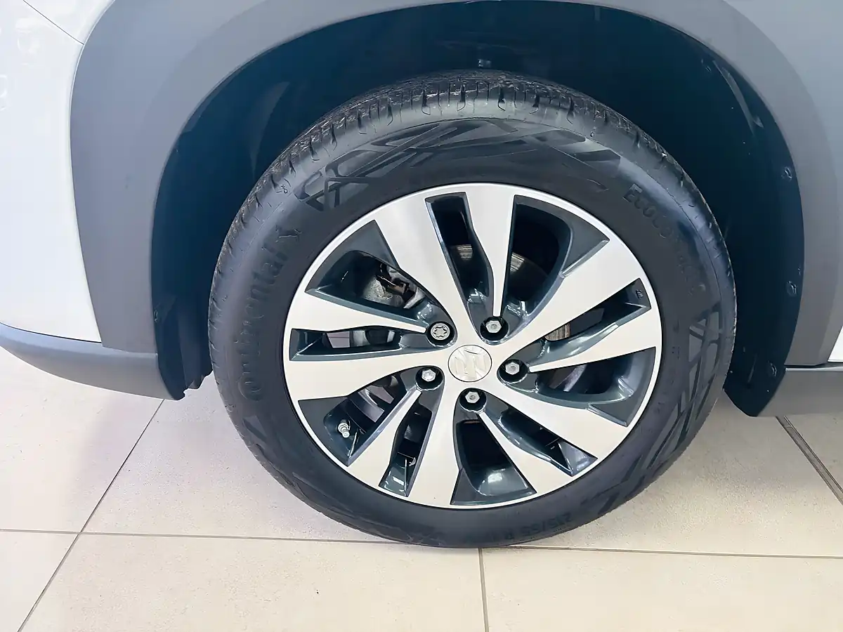 Used 2025 Suzuki S-Cross Ultra Allgrip White - Interior and Exterior details 13