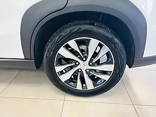 Used 2025 Suzuki S-Cross Ultra Allgrip White - Interior and Exterior details 16