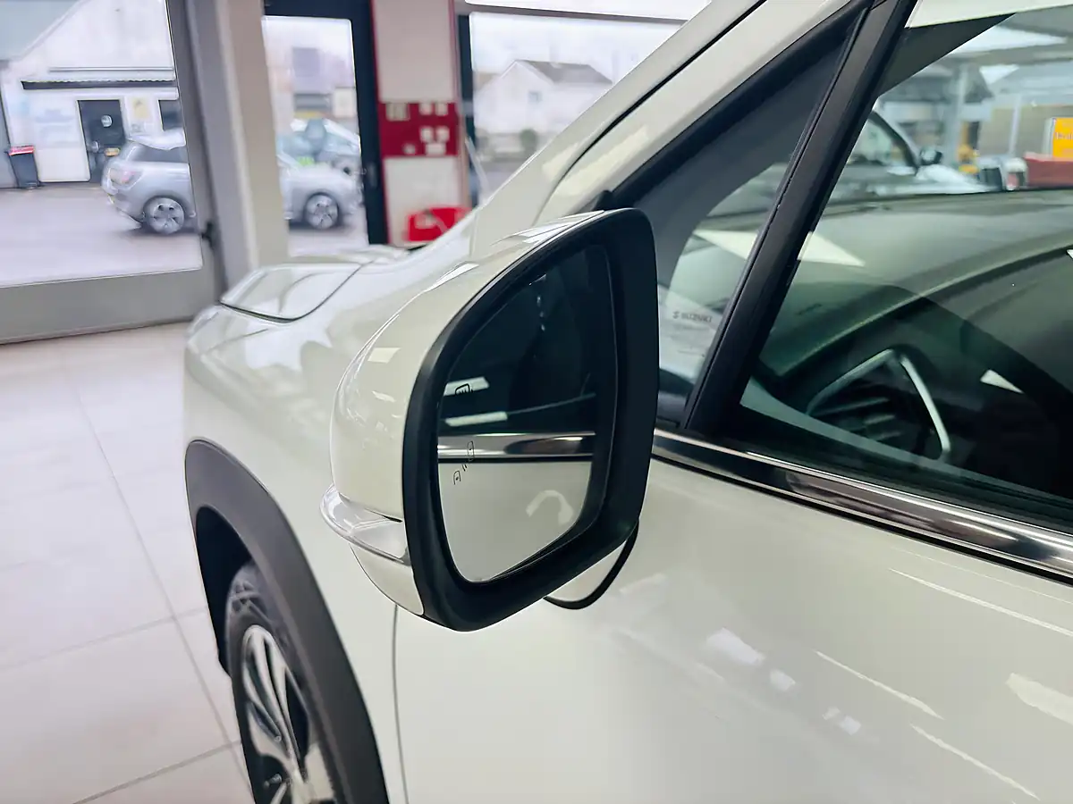 Used 2025 Suzuki S-Cross Ultra Allgrip White - Interior and Exterior details 18