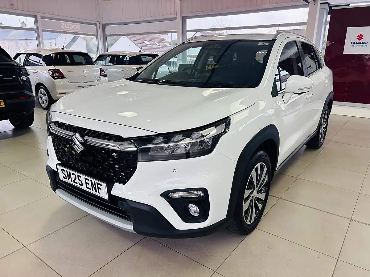 Used 2025 Suzuki S-Cross Ultra Allgrip White - Interior and Exterior details 3
