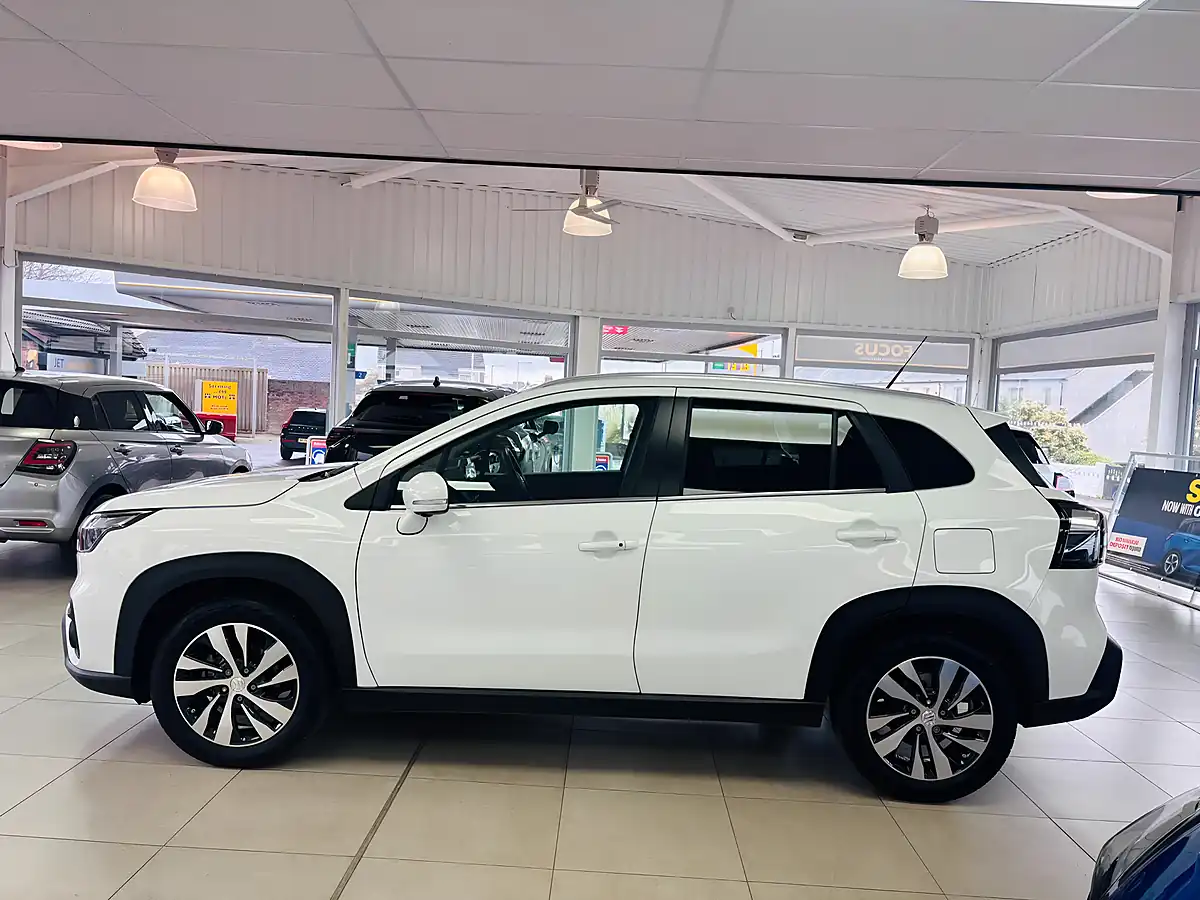 Used 2025 Suzuki S-Cross Ultra Allgrip White - Interior and Exterior details 6