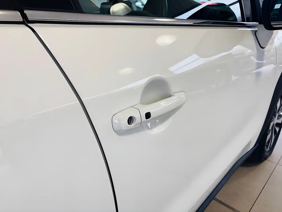 Used 2025 Suzuki S-Cross Ultra Allgrip White - Interior and Exterior details 7