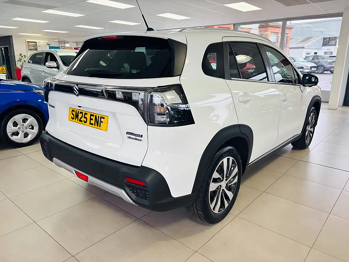 Used 2025 Suzuki S-Cross Ultra Allgrip White - Interior and Exterior details 9