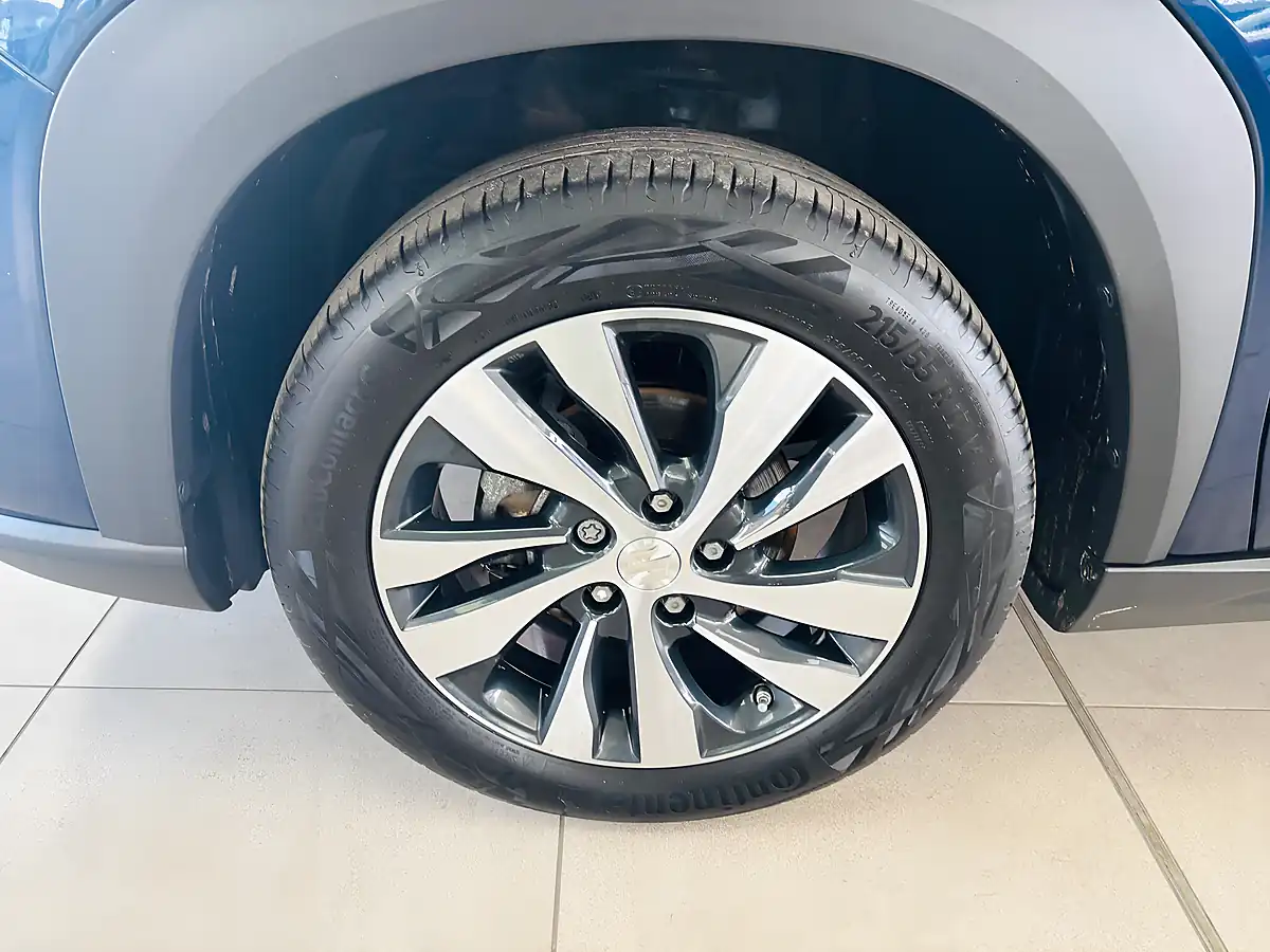 Used 2025 Suzuki S-Cross Ultra Blue - Interior and Exterior details 11