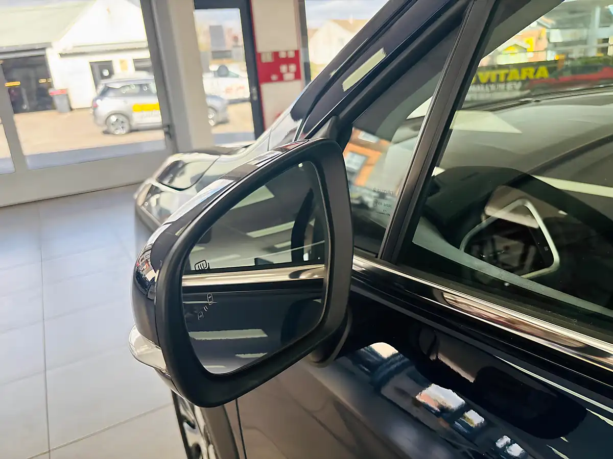 Used 2025 Suzuki S-Cross Ultra Blue - Interior and Exterior details 14