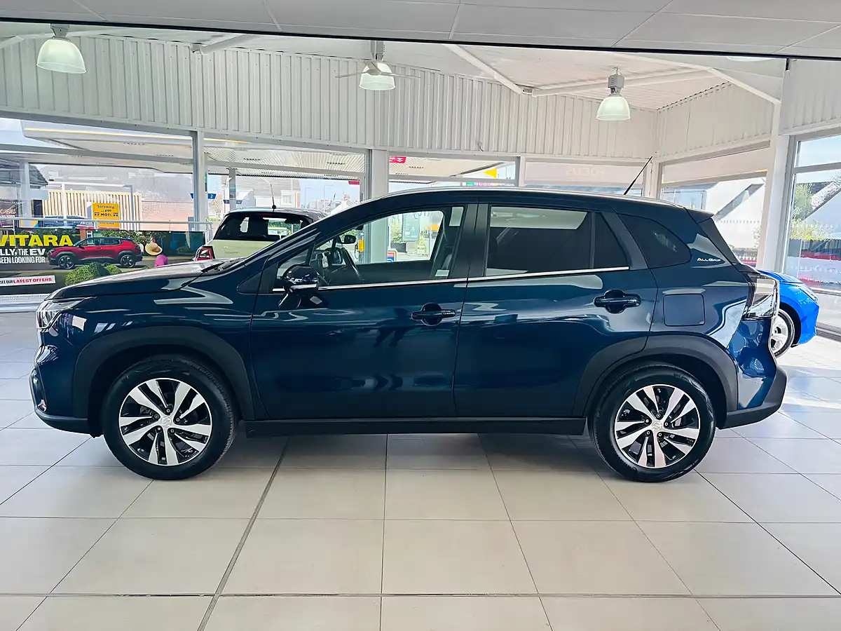 Used 2025 Suzuki S-Cross Ultra Blue - Interior and Exterior details 4