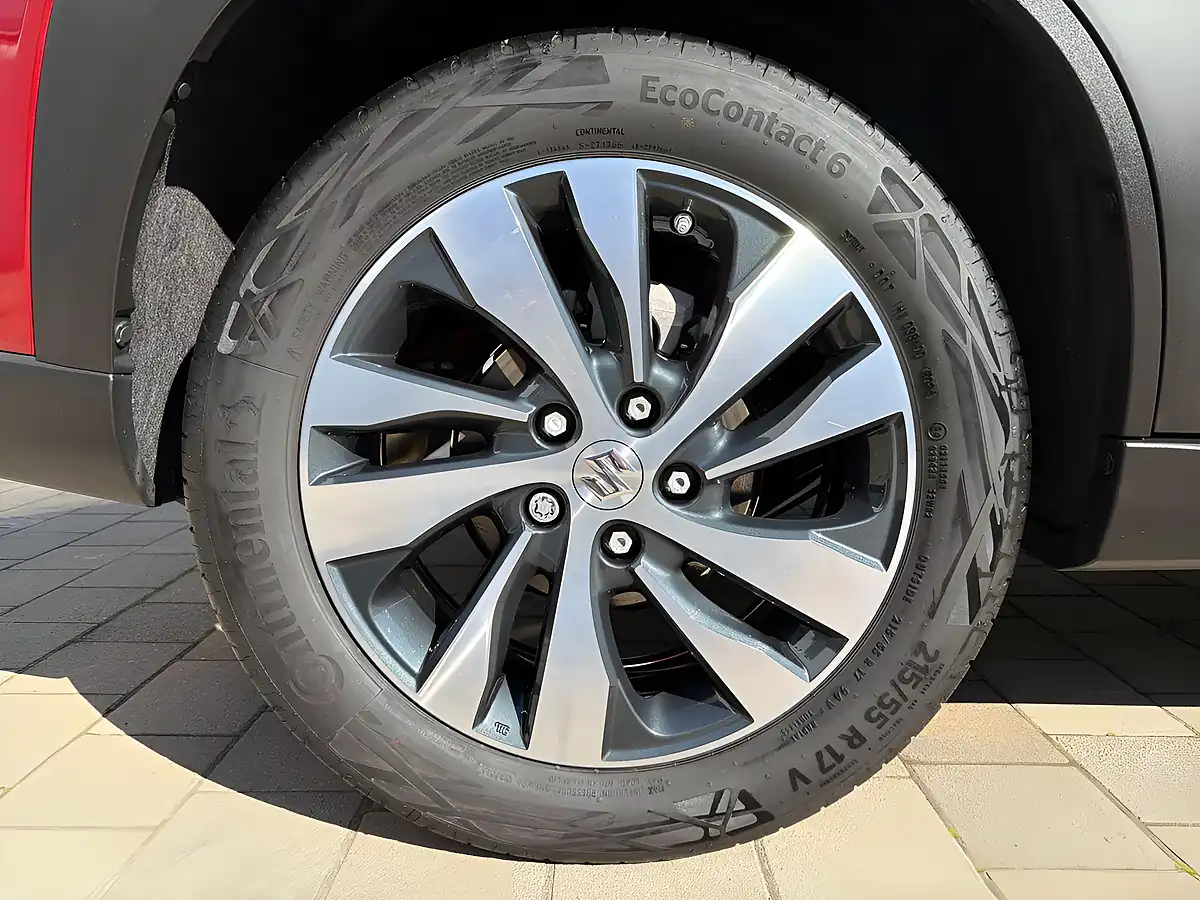 Used 2025 Suzuki S-Cross Ultra Red - Interior and Exterior details 7
