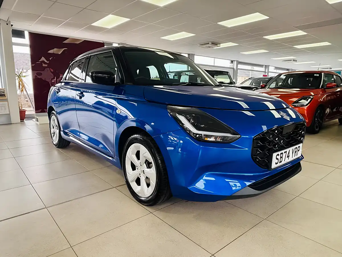 Used 2025 Suzuki Swift Motion Blue - Front View