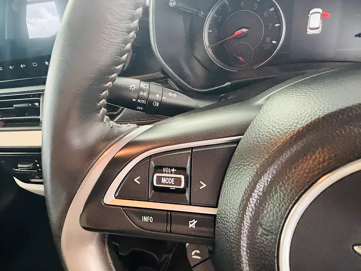 Used 2025 Suzuki Swift Motion Blue - Interior and Exterior details 18