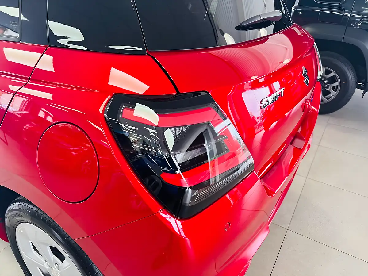 Used 2025 Suzuki Swift Motion Euro 6 5dr Red - Interior and Exterior details 12