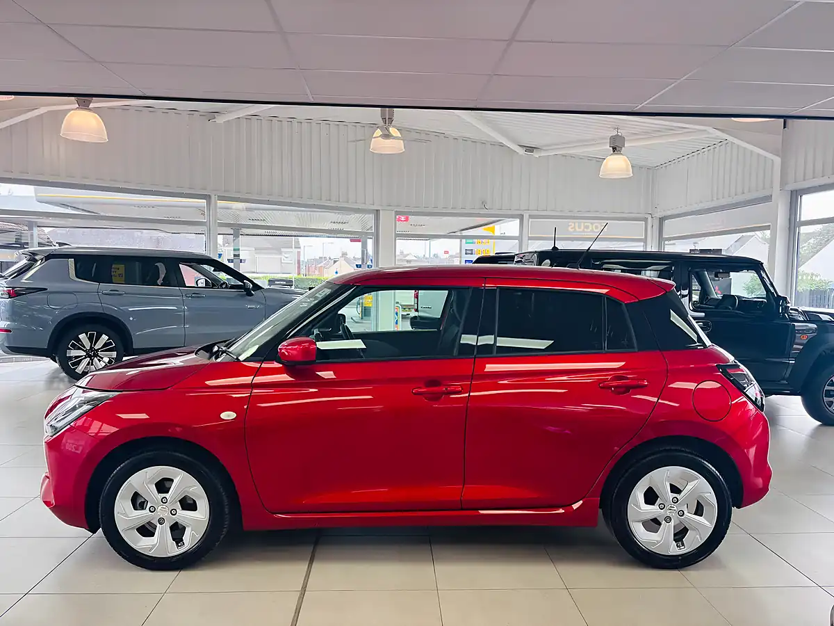 Used 2025 Suzuki Swift Motion Euro 6 5dr Red - Interior and Exterior details 4
