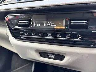 Used 2025 Suzuki Swift Motion Red - Interior and Exterior details 12