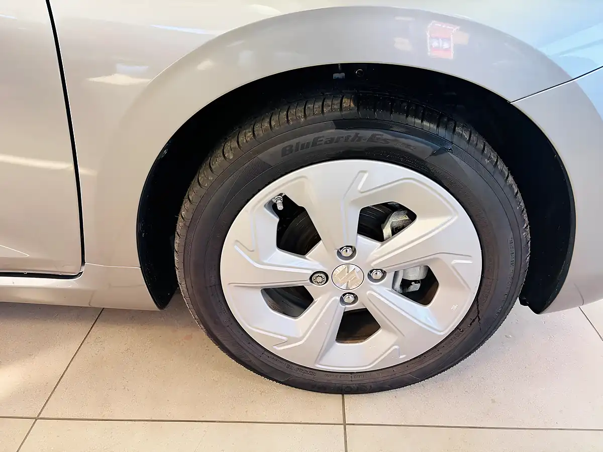 Used 2025 Suzuki Swift Motion Silver - Interior and Exterior details 10
