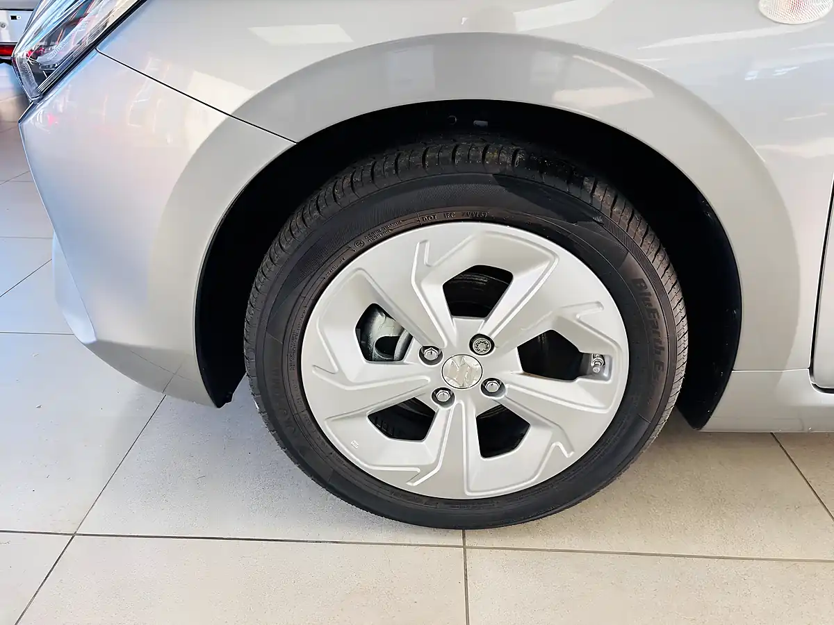 Used 2025 Suzuki Swift Motion Silver - Interior and Exterior details 13