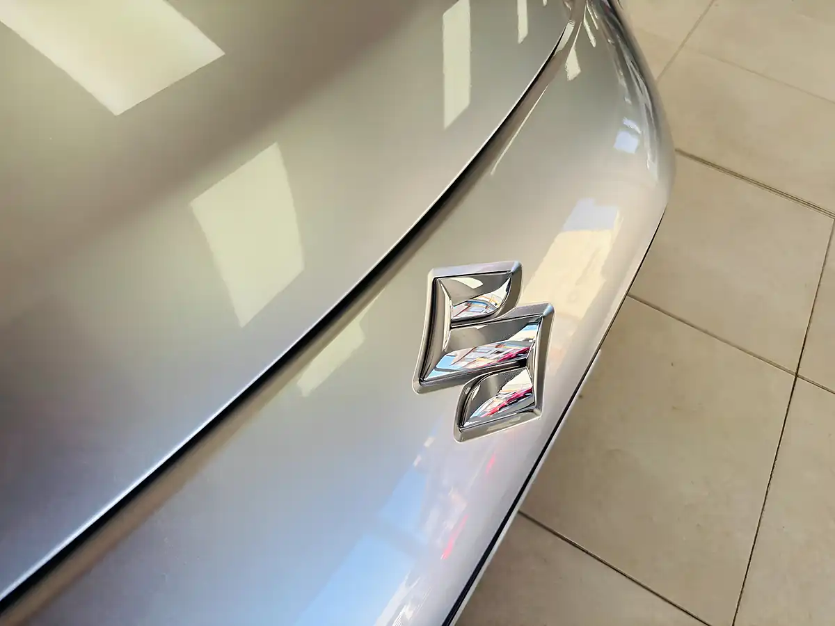 Used 2025 Suzuki Swift Motion Silver - Interior and Exterior details 15