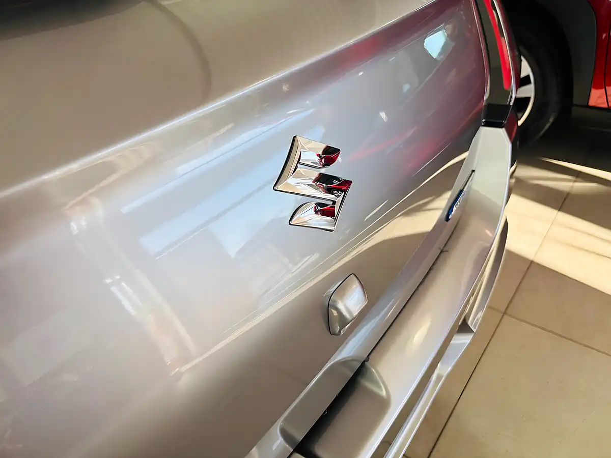 Used 2025 Suzuki Swift Motion Silver - Interior and Exterior details 20