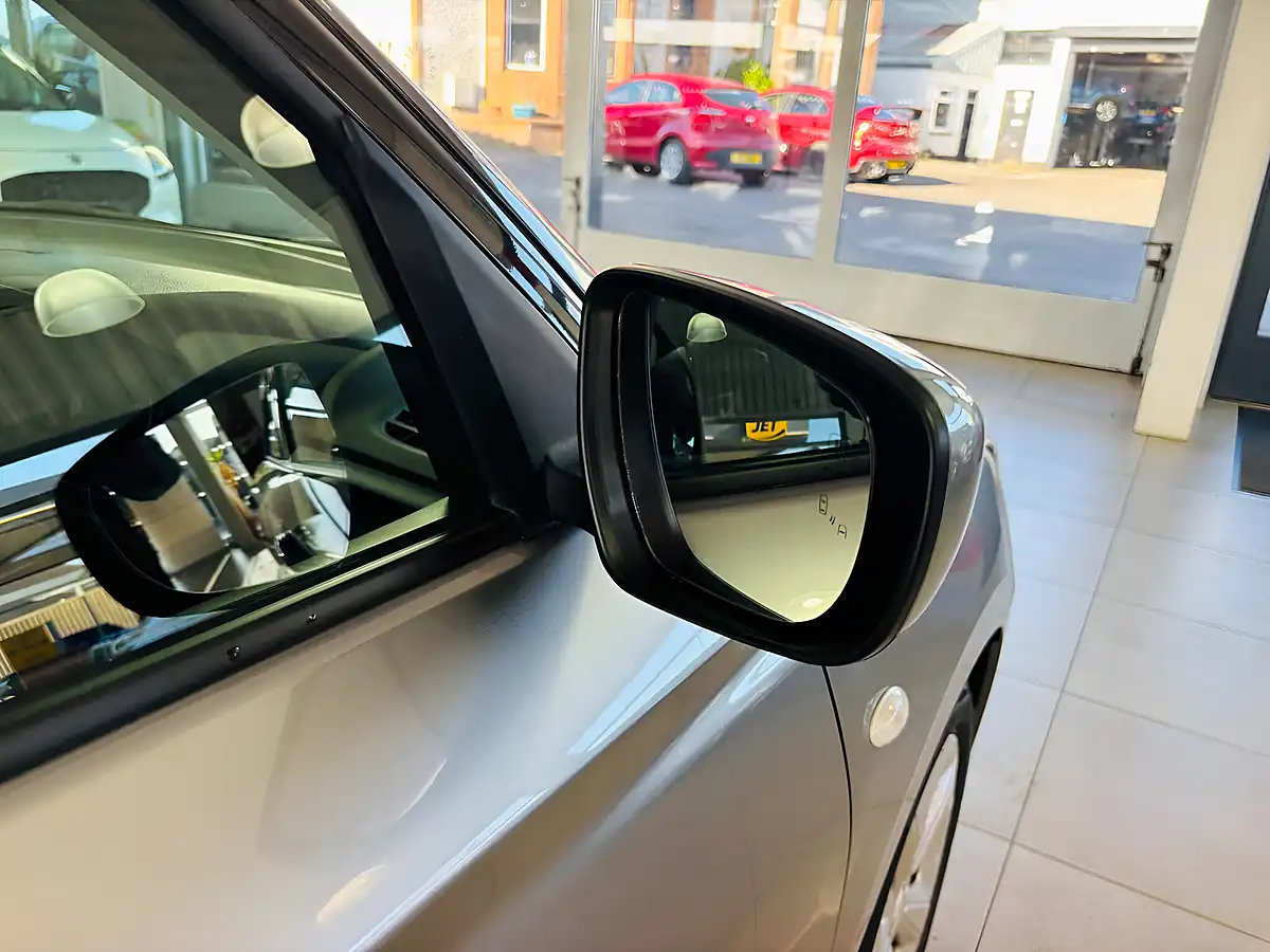 Used 2025 Suzuki Swift Motion Silver - Interior and Exterior details 7
