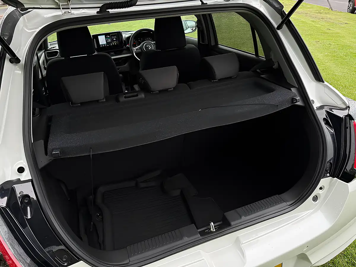 Used 2025 Suzuki Swift Motion White - Interior and Exterior details 13